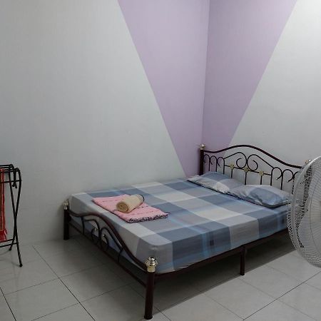 Pelangi Homestay Bota Exterior photo