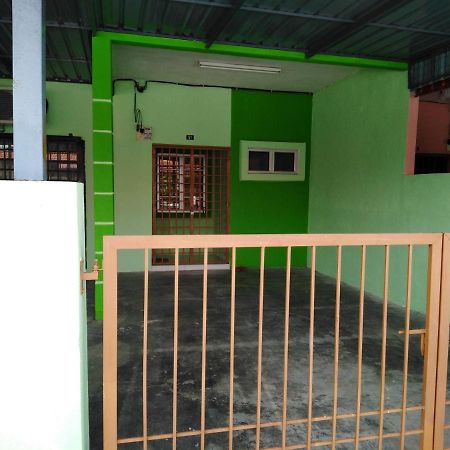 Pelangi Homestay Bota Exterior photo