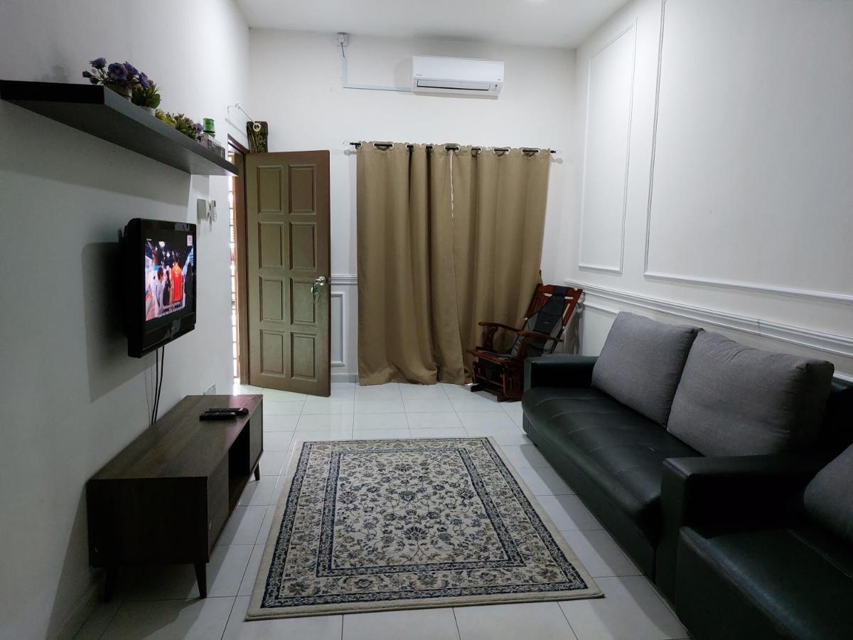 Pelangi Homestay Bota Exterior photo